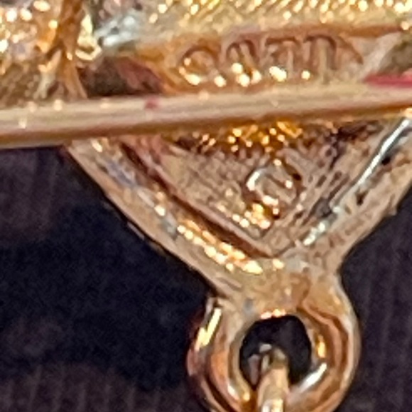 Vintage Avon Brooches Cameo and Cherub - Picture 9 of 11